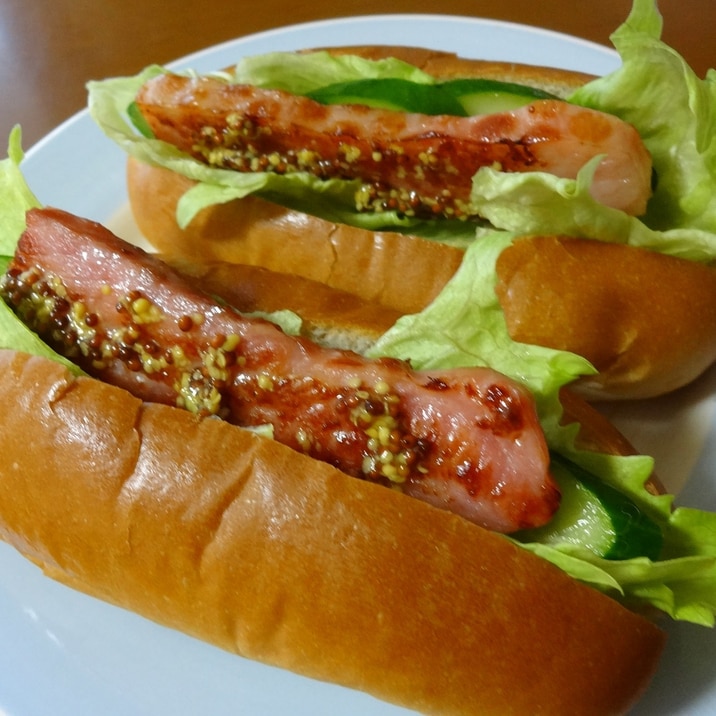 朝食に!厚切りベーコンで簡単ホットドッグ